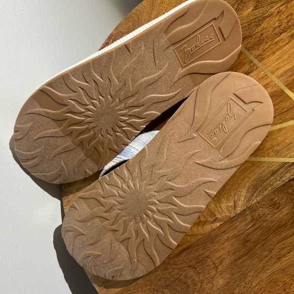 Zodiac flip flops - Picture 2 of 3